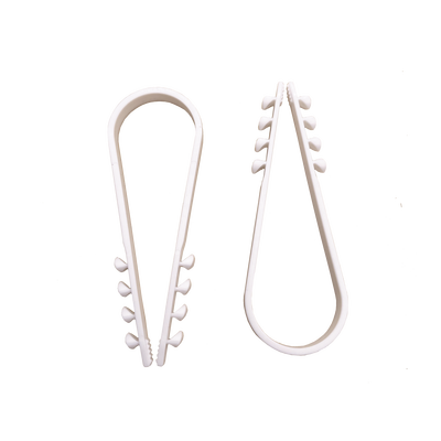 Bolsa con 100 clips sujetadores de plástico para cables de 19 a 25 mm. Ideales para instalaciones en pared, brindan sujeción firme y segura. | LPHOLD25